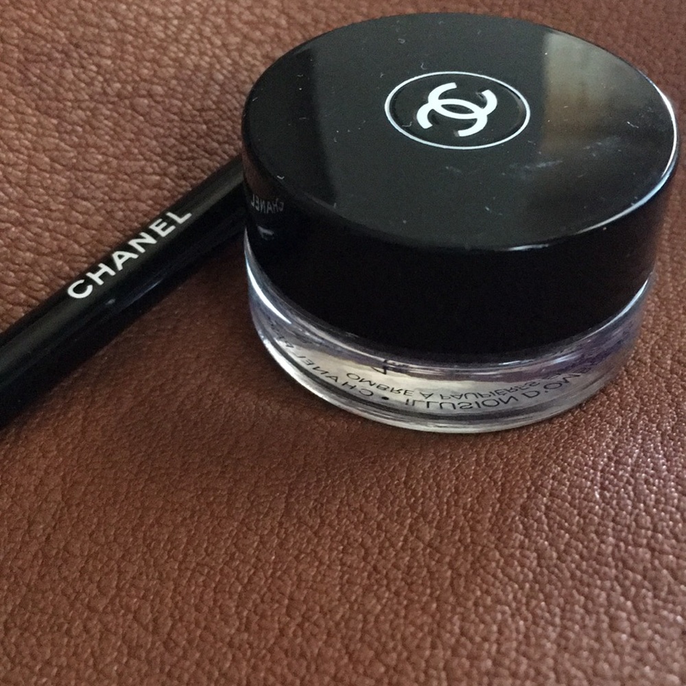 Illusion d’Ombre eyeshadow “new moon” #97